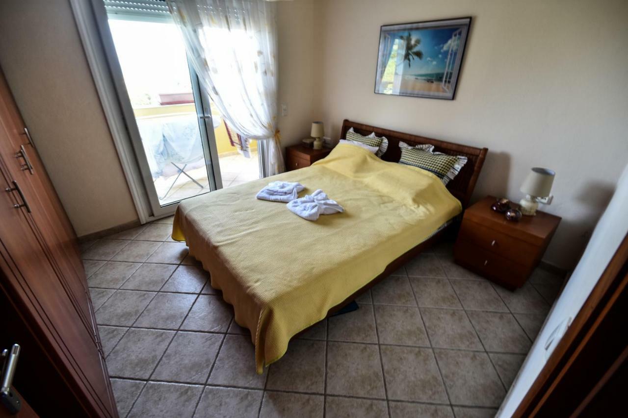 Martha'S Villa Nea Iraklitsa Esterno foto