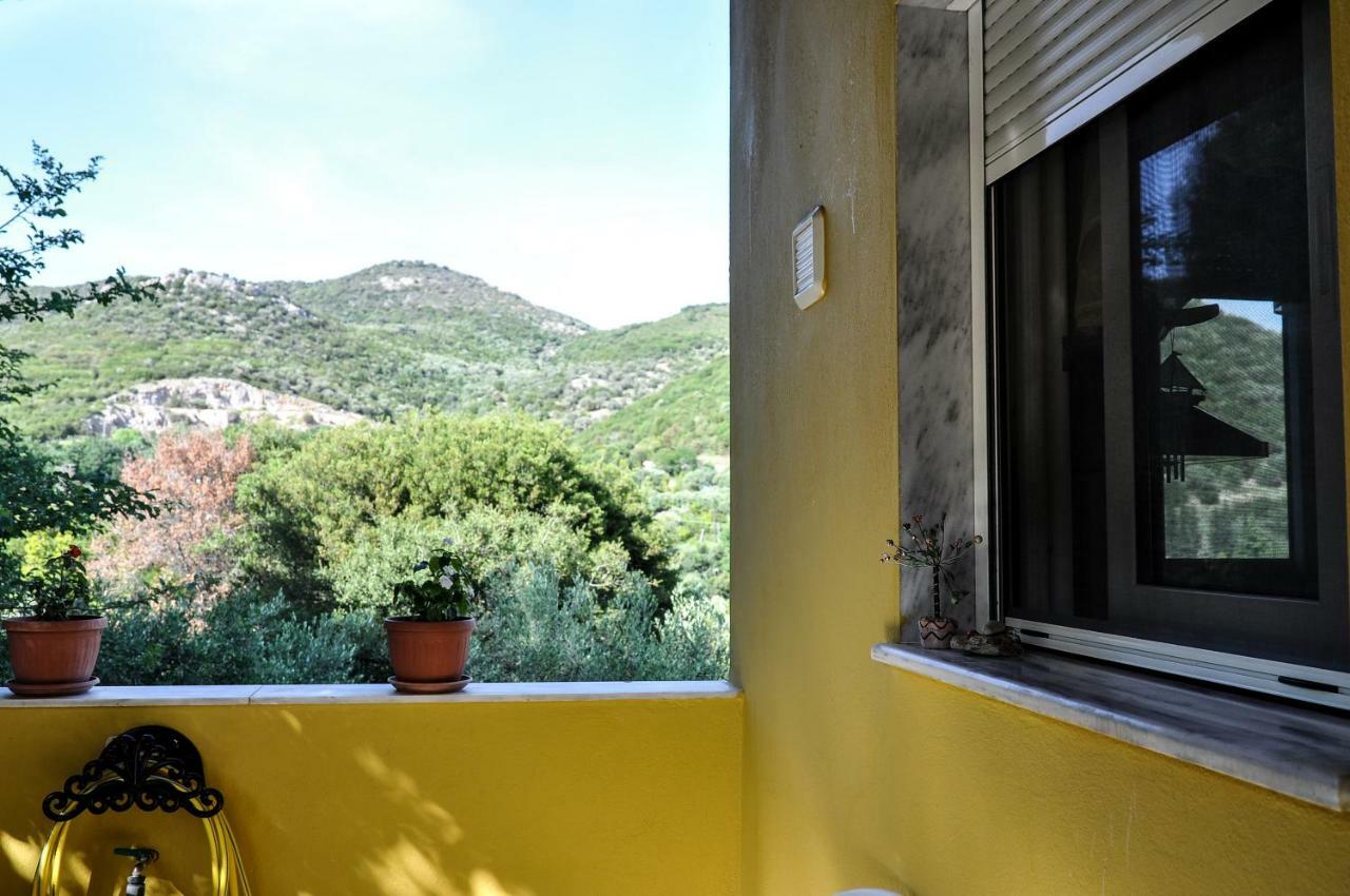 Martha'S Villa Nea Iraklitsa Esterno foto