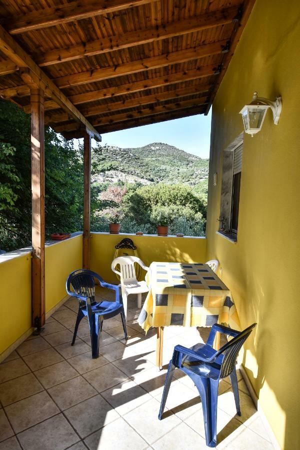 Martha'S Villa Nea Iraklitsa Esterno foto