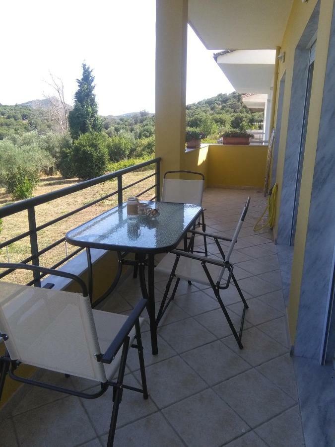 Martha'S Villa Nea Iraklitsa Esterno foto