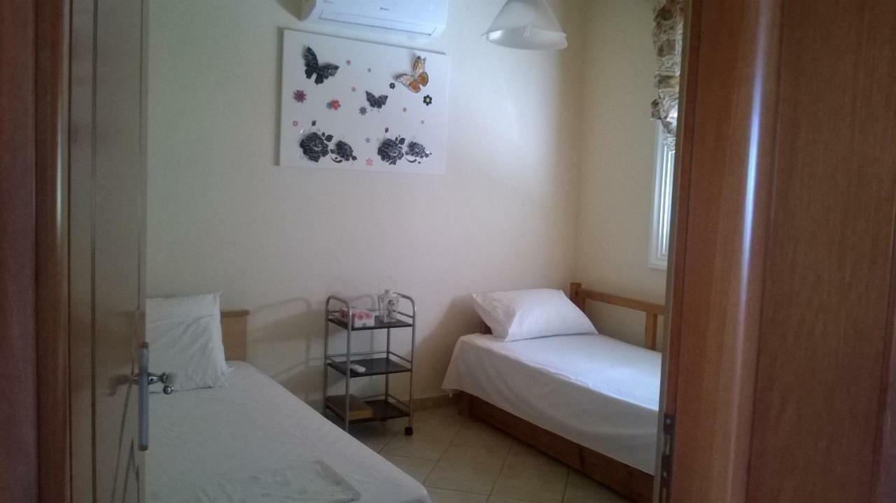 Martha'S Villa Nea Iraklitsa Esterno foto
