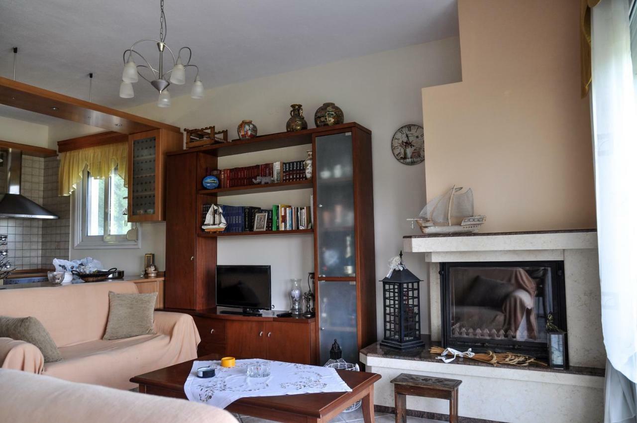 Martha'S Villa Nea Iraklitsa Esterno foto