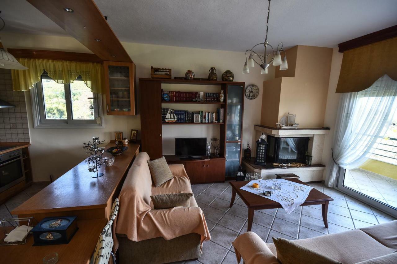 Martha'S Villa Nea Iraklitsa Esterno foto