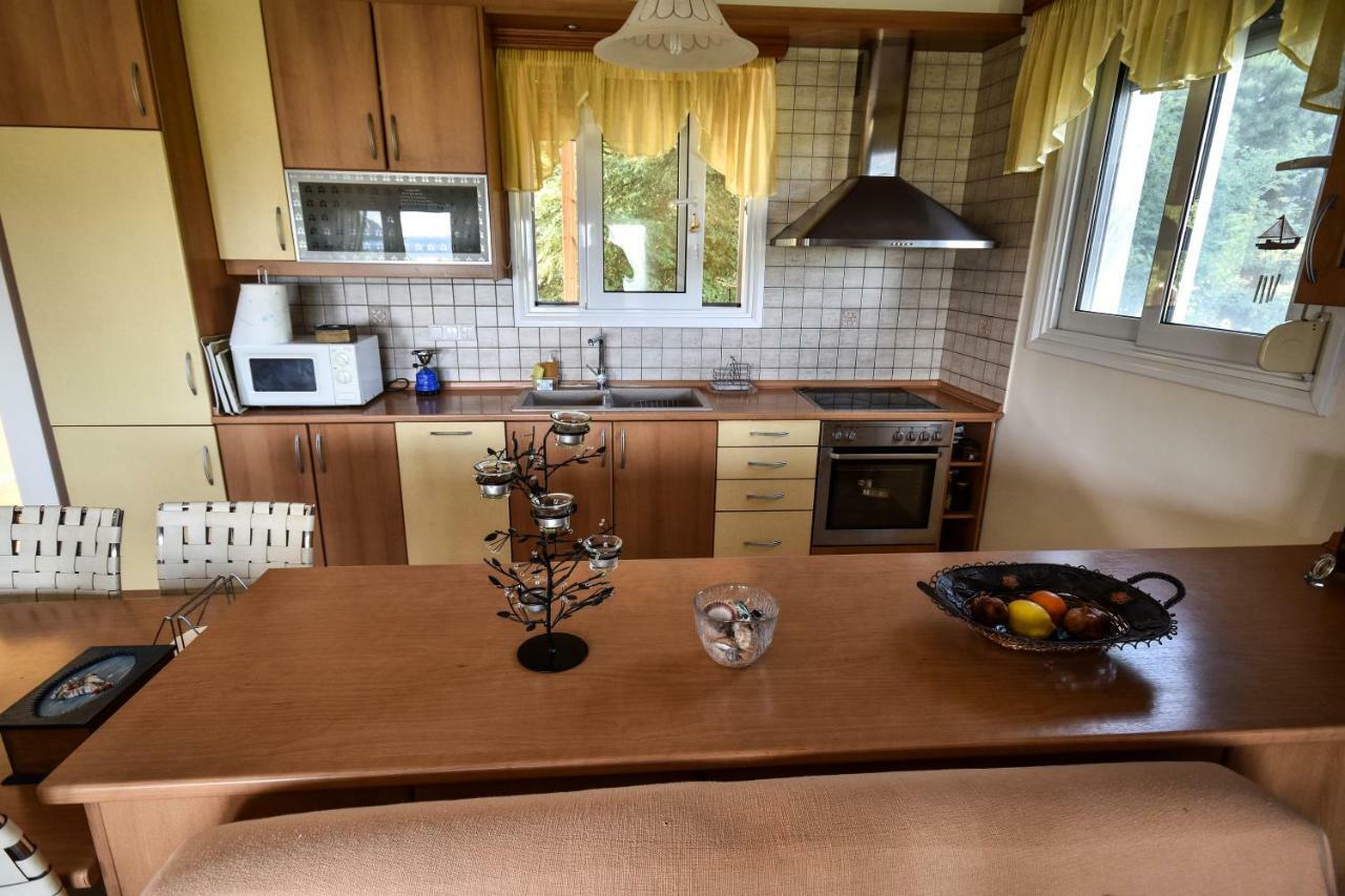 Martha'S Villa Nea Iraklitsa Esterno foto