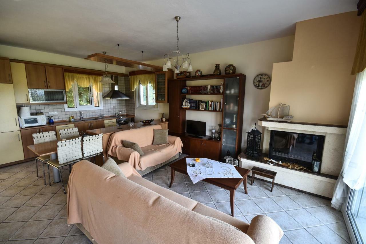 Martha'S Villa Nea Iraklitsa Esterno foto
