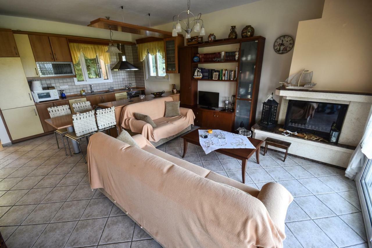 Martha'S Villa Nea Iraklitsa Esterno foto